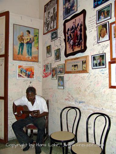 2004 Cuba, Santiago de Cuba, Casa de la Trova, DSC01178 B_B720